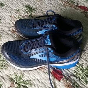 Brooks womens running shoes size 9